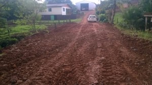 Melhorias de tubos no acesso da propriedade de Ilor Breancini em Bom Sucesso