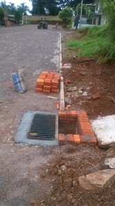 Ajuste de bocas de lobo na Rua Caldas Junior