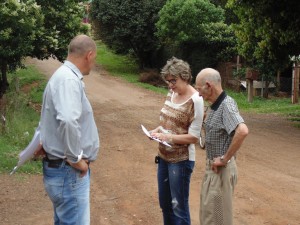 Junto ao Bairro Industrial, Prefeita esteve analisando as demandas dos moradores