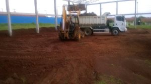 Nivelamento do futuro pavilhão de esportes do nucleo Alfredo Alzirio Roos