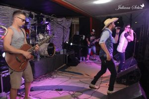 Show da Dupla Vitor Hugo e Samuel abriu a programação
