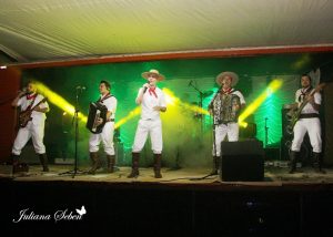 Tchê Guri fechou a noite de shows